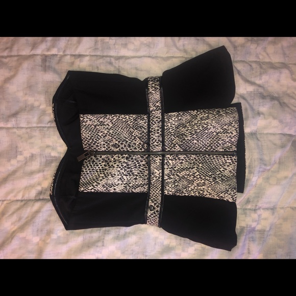 Guess Top - Picture 2 of 2